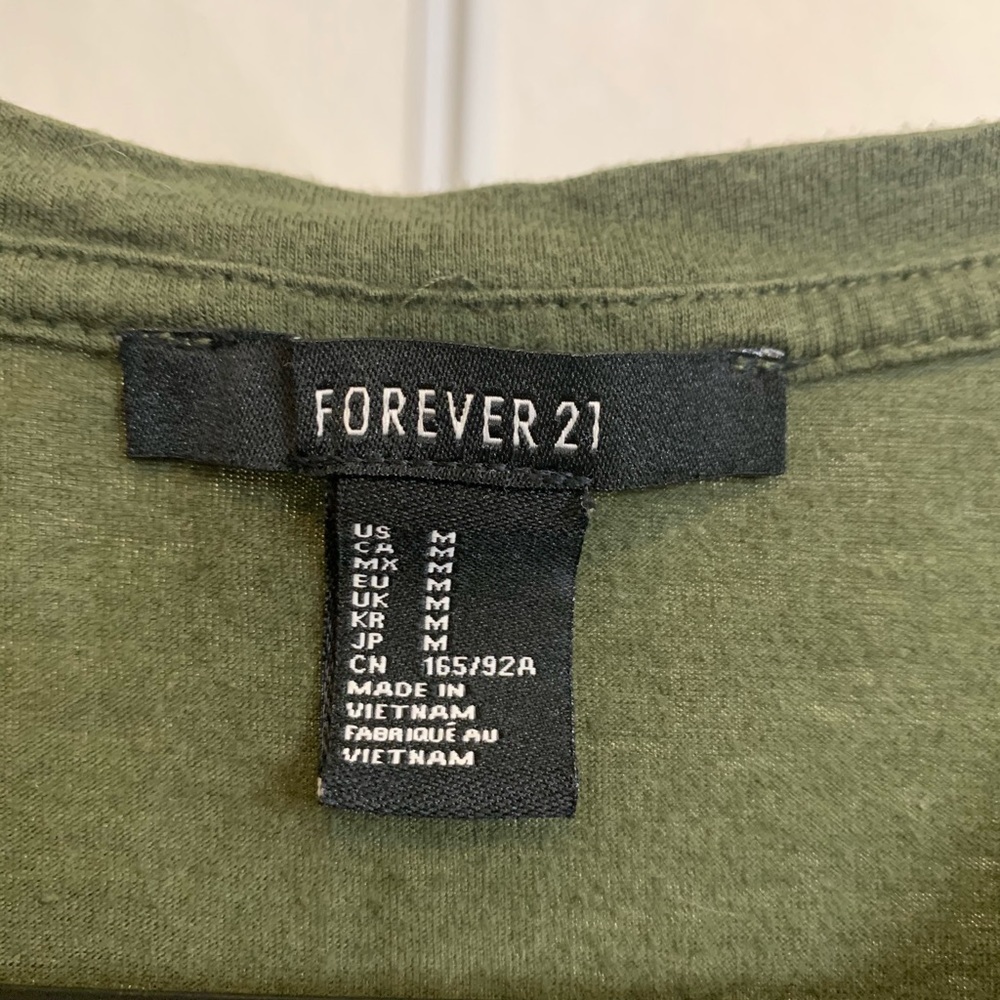 F21 crop pocket shirt - Picture 3 of 3